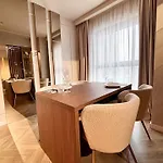 Yang 23rd Floor Panoramic View & King Bed, Parkin