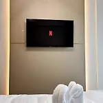 Yang 23rd Floor Panoramic View & King Bed, Parkin