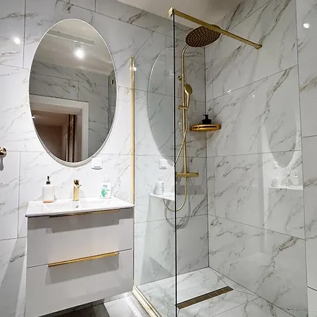 Апартаменти Yang 23Rd Floor Panoramic View & King Bed, Parkin Клуж-Напока