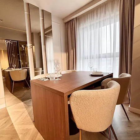 Yang 23rd Floor Panoramic View & King Bed, Parkin