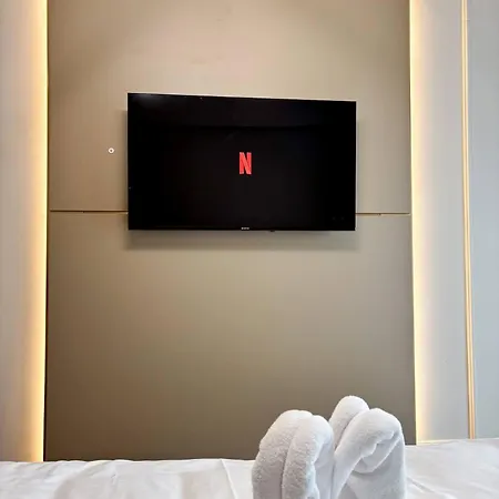 Yang 23rd Floor Panoramic View & King Bed, Parkin